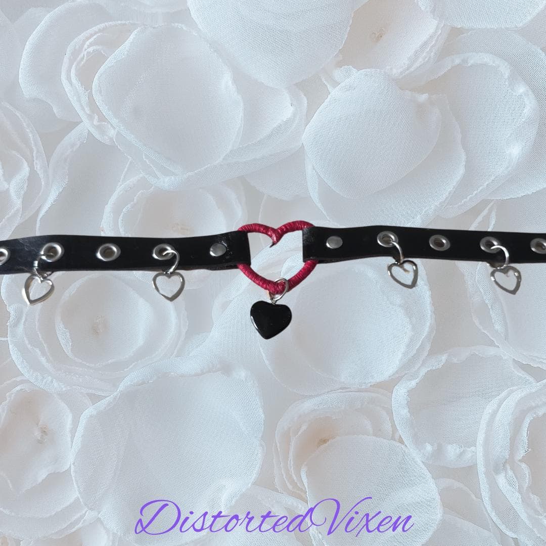Red Wrapped Heart Choker – Handmade Gothic Heart Charm Collar - Thumbnail 7