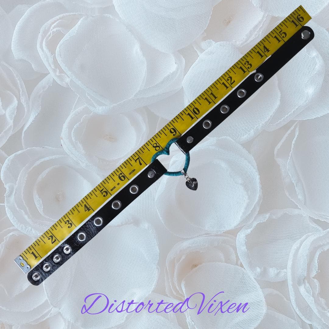 Smoky Crystal Heart Choker – Black Faux Leather, Teal Wrapped Heart - Thumbnail 6