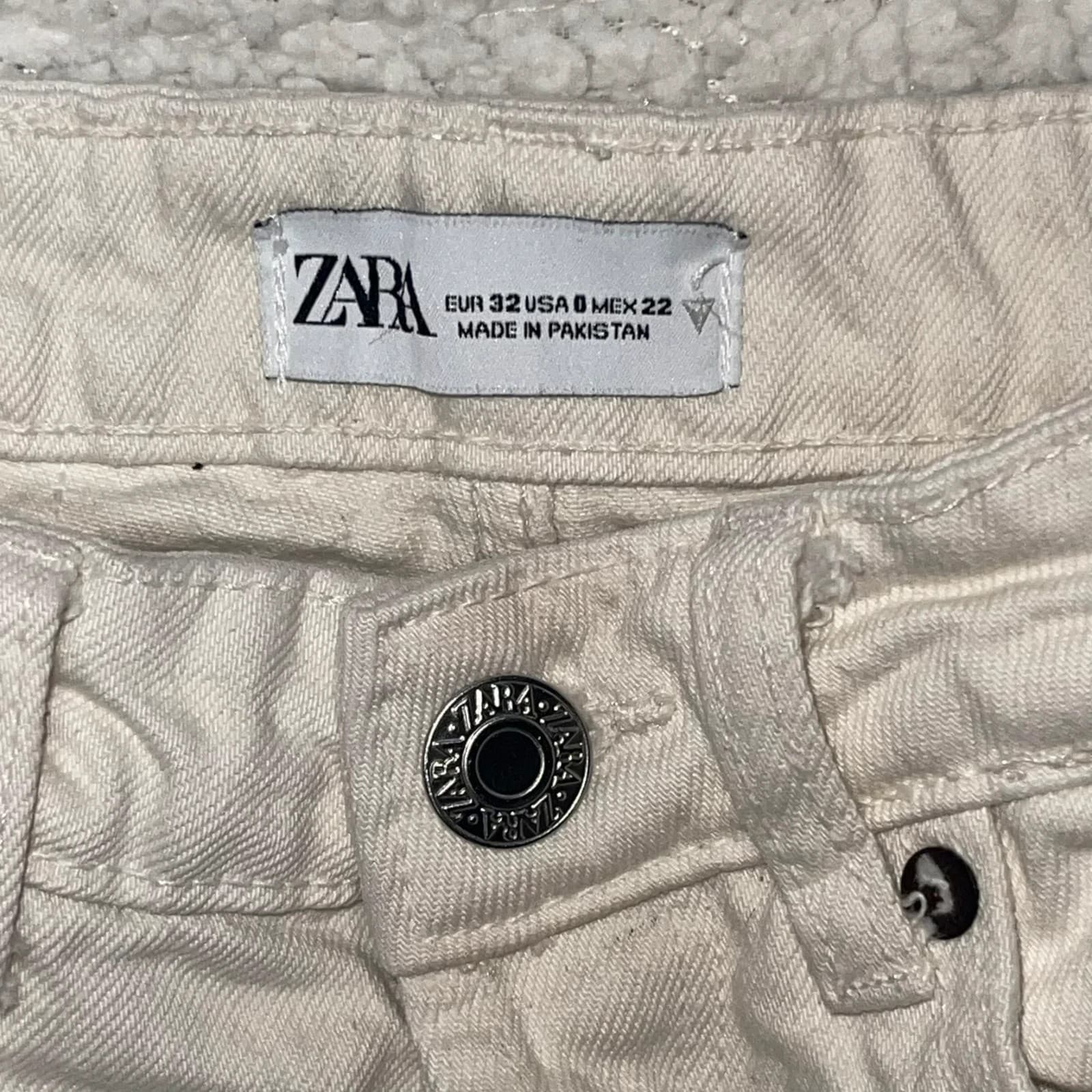 Zara White High Rise Straight Leg Raw Hem Jeans Size 0 - Thumbnail 4