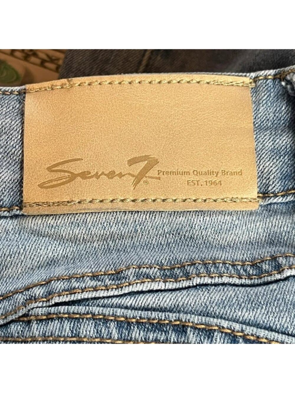 Seven7 Booty Shaper Bootcut Jeans Women’s Size 18 Light Wash Denim - Thumbnail 4