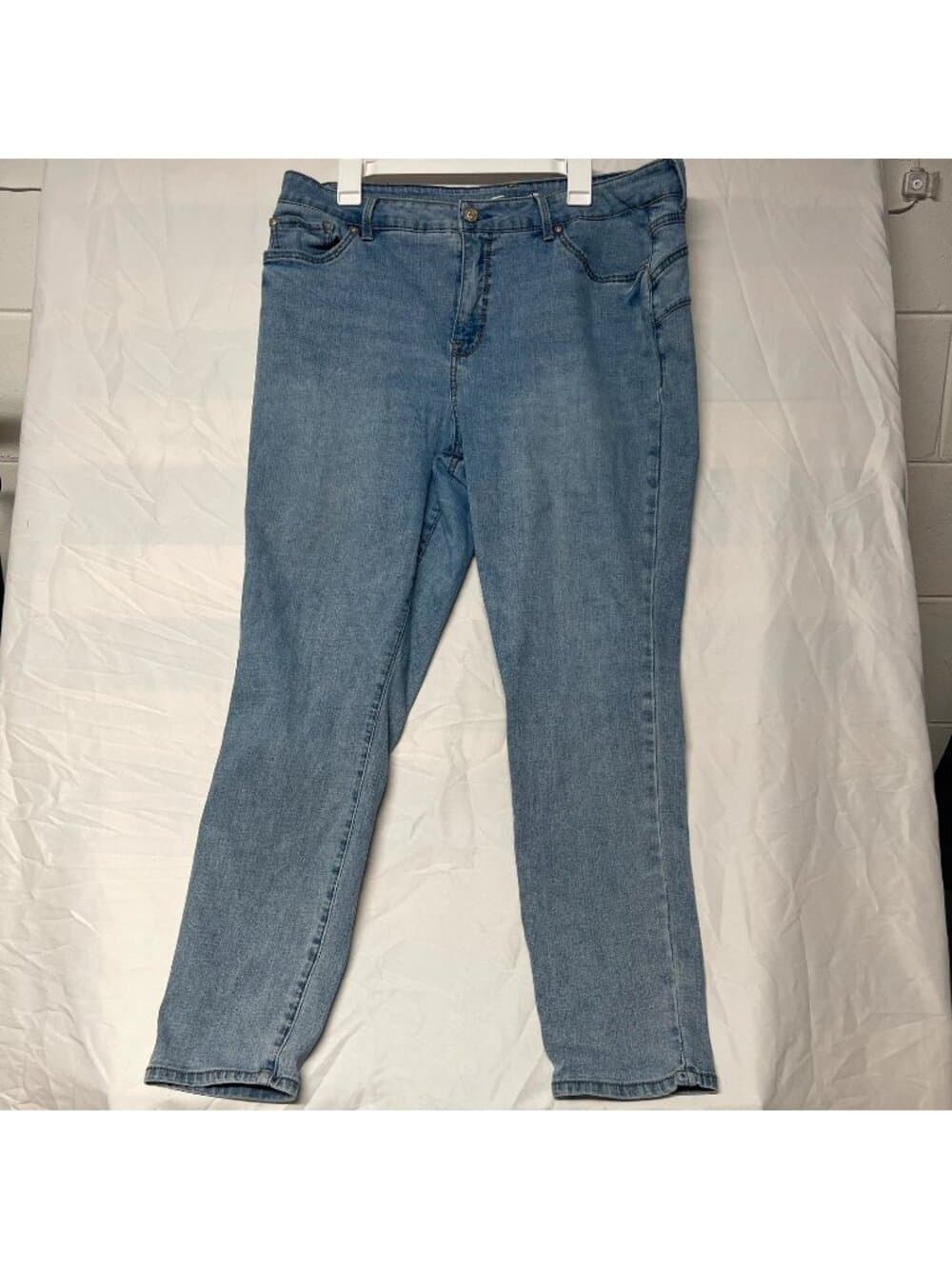 Seven7 Booty Shaper Bootcut Jeans Women’s Size 18 Light Wash Denim - Thumbnail 7