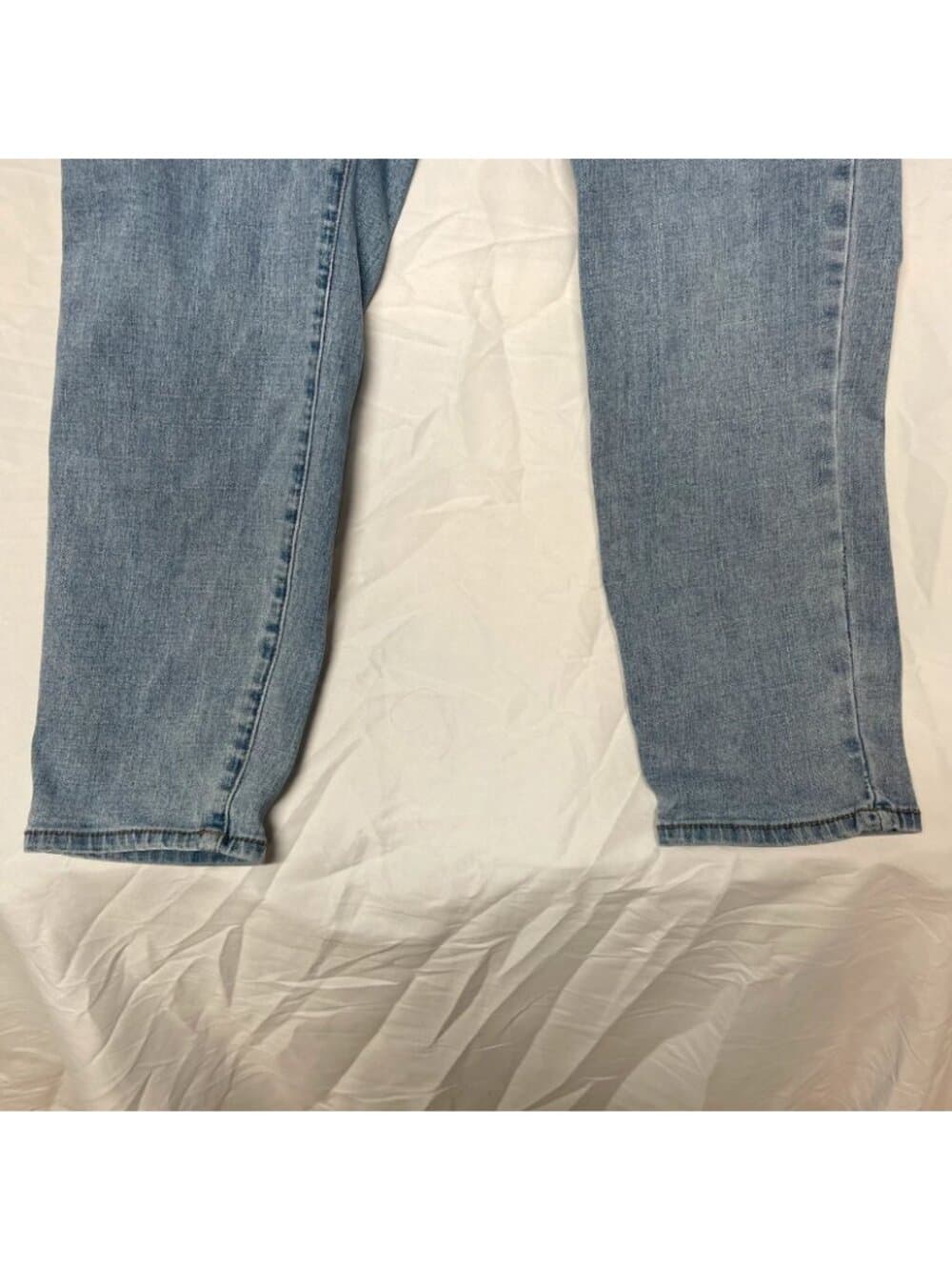 Seven7 Booty Shaper Bootcut Jeans Women’s Size 18 Light Wash Denim - Thumbnail 2