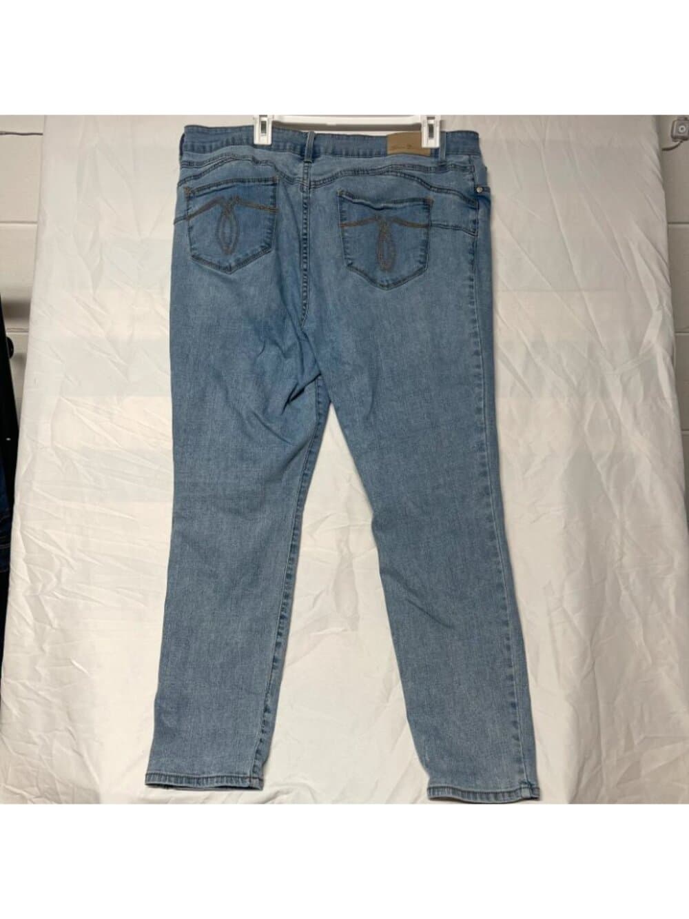 Seven7 Booty Shaper Bootcut Jeans Women’s Size 18 Light Wash Denim - Thumbnail 3