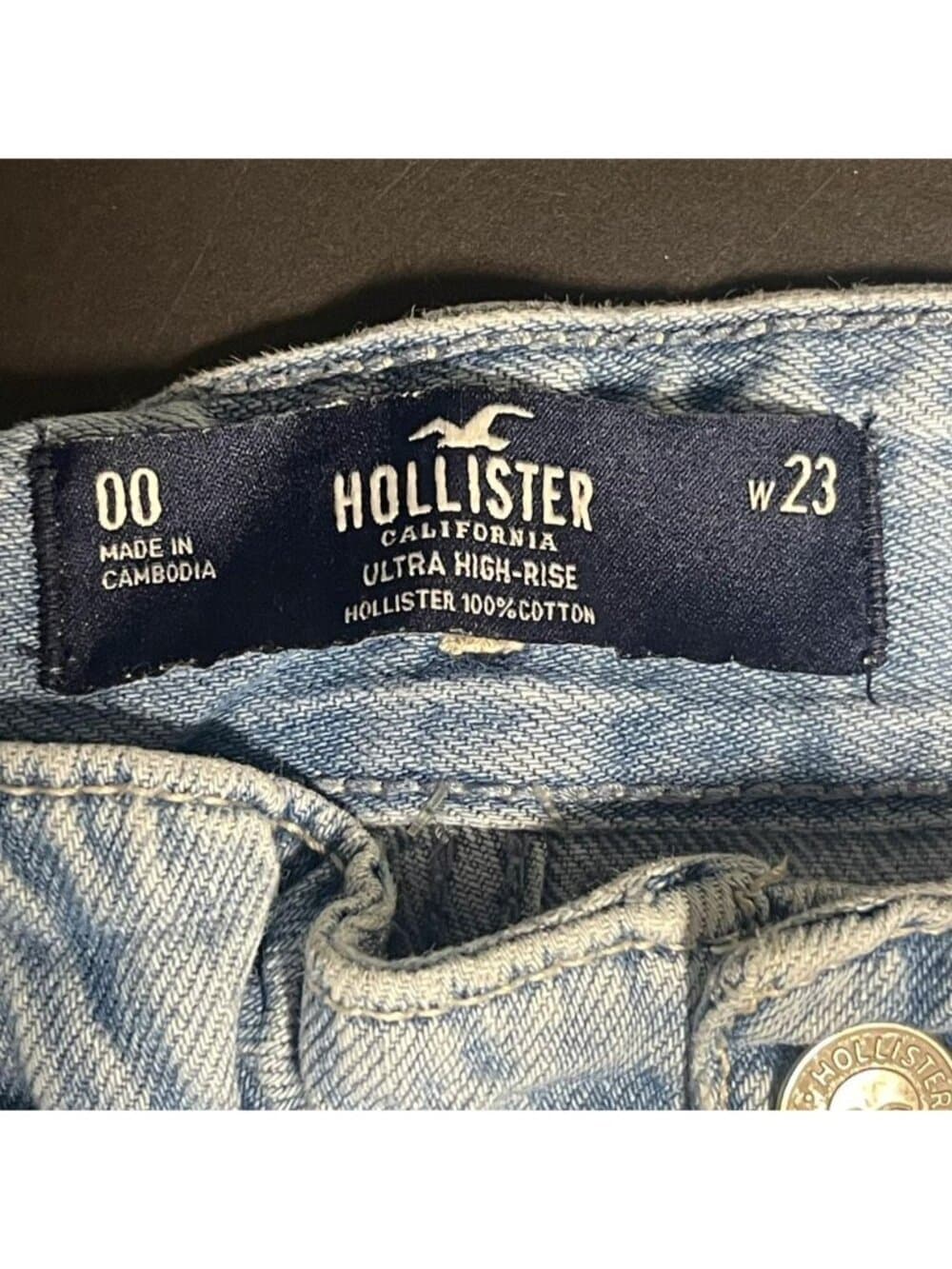 Hollister Women’s Ultra High-Rise Paperbag Denim Shorts Light Wash Size 00 W23 - Thumbnail 3