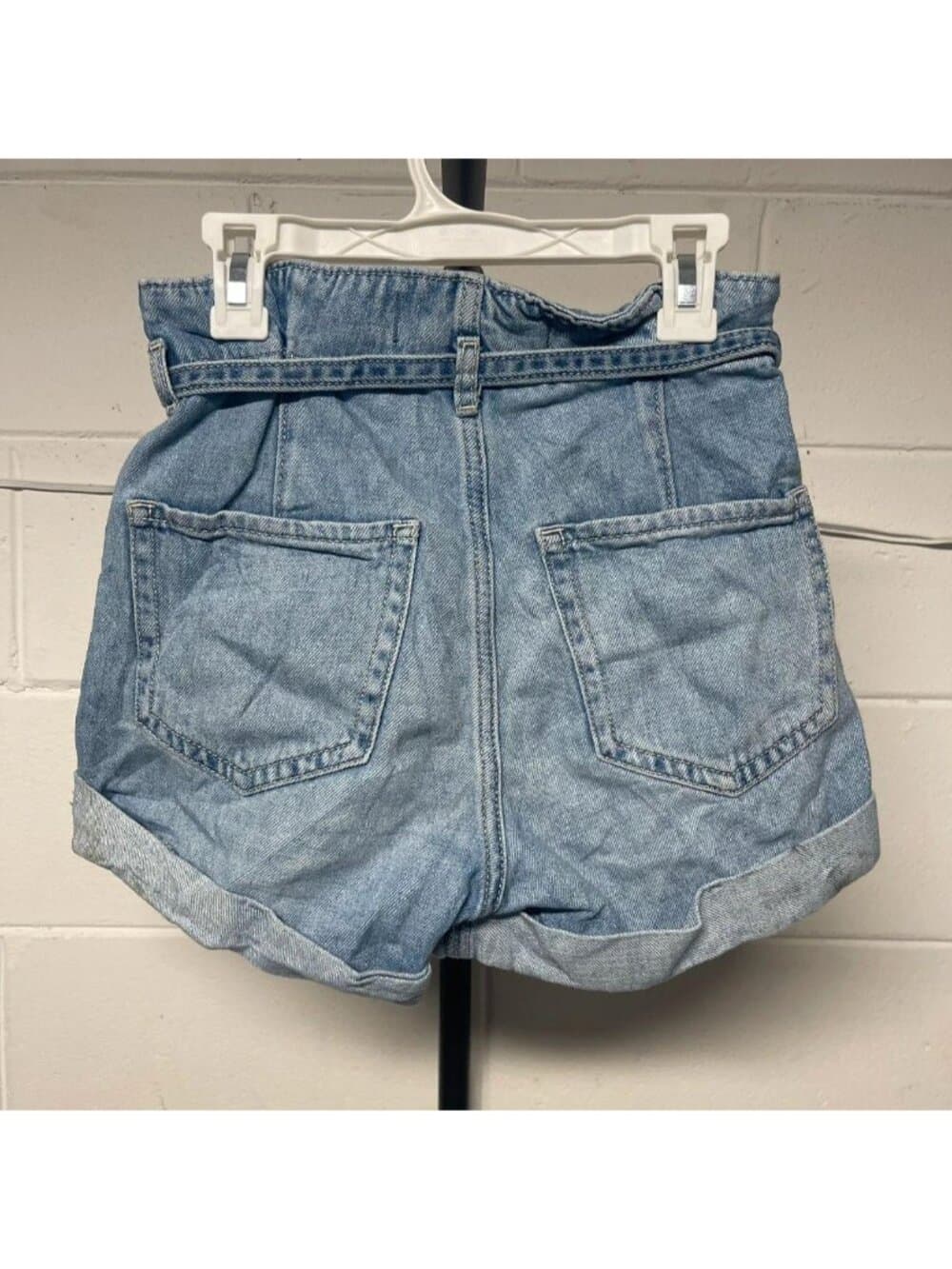 Hollister Women’s Ultra High-Rise Paperbag Denim Shorts Light Wash Size 00 W23 - Thumbnail 2