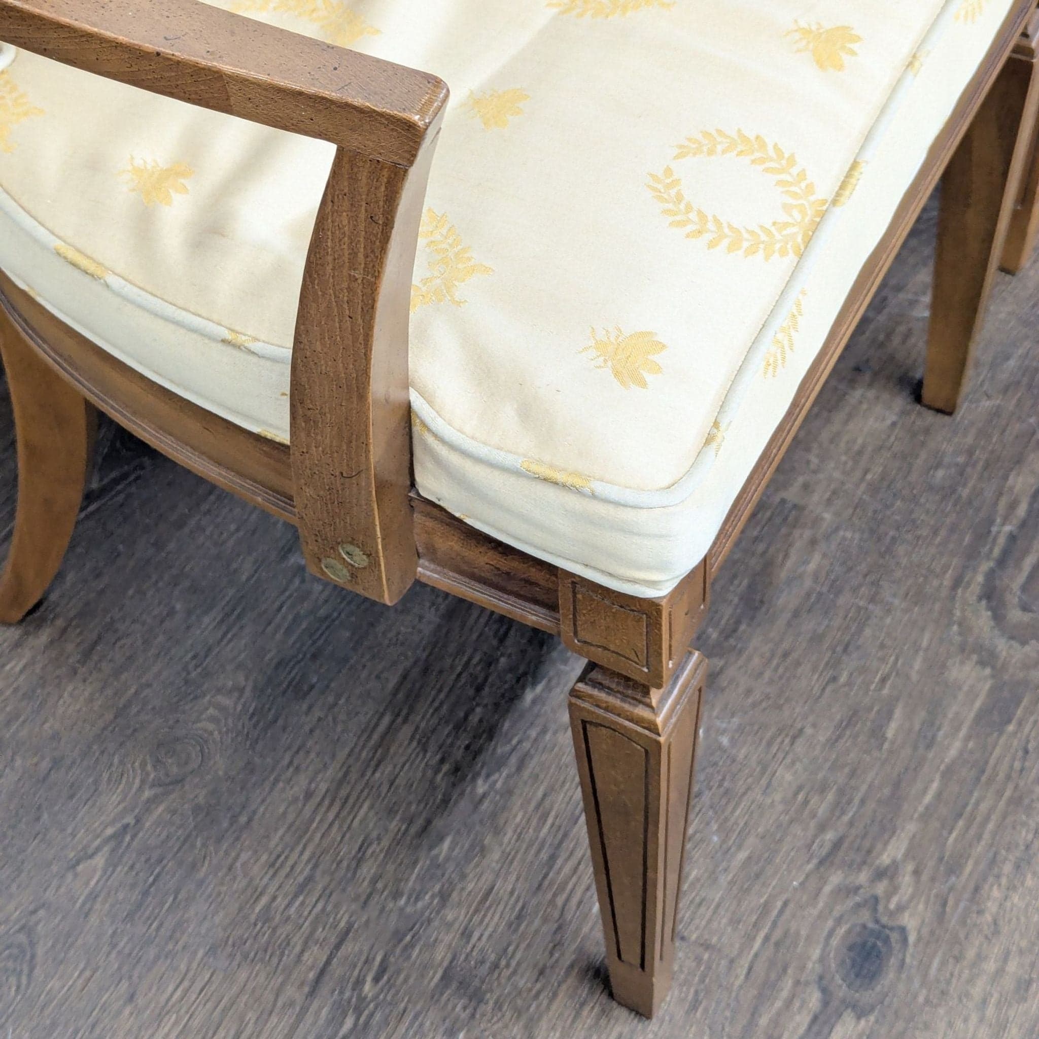 Thomasville Traditional Oval Extension Dining Set with 6 Cane-Back Chairs - Thumbnail 11