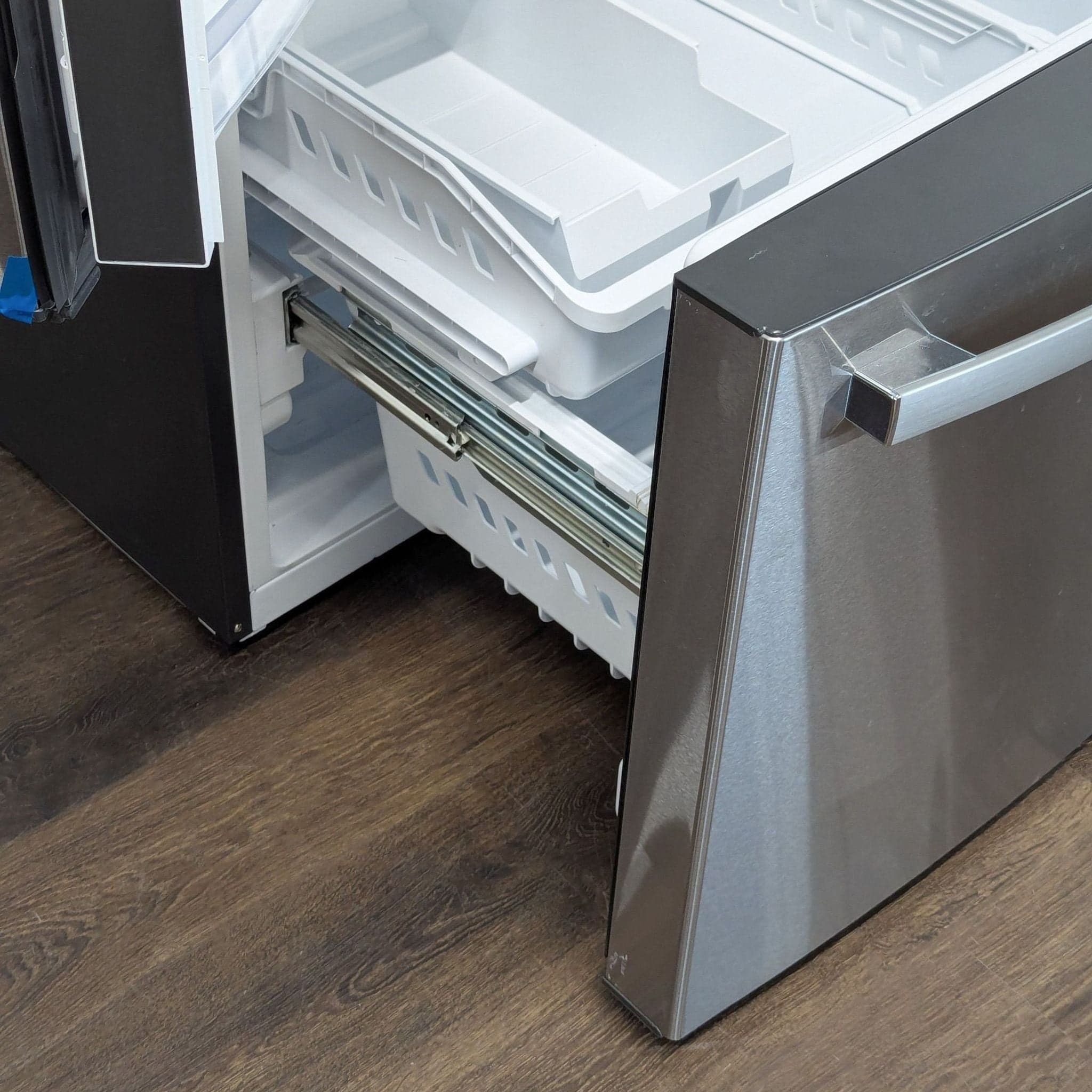 Brand new fridge for resale - Thumbnail 8