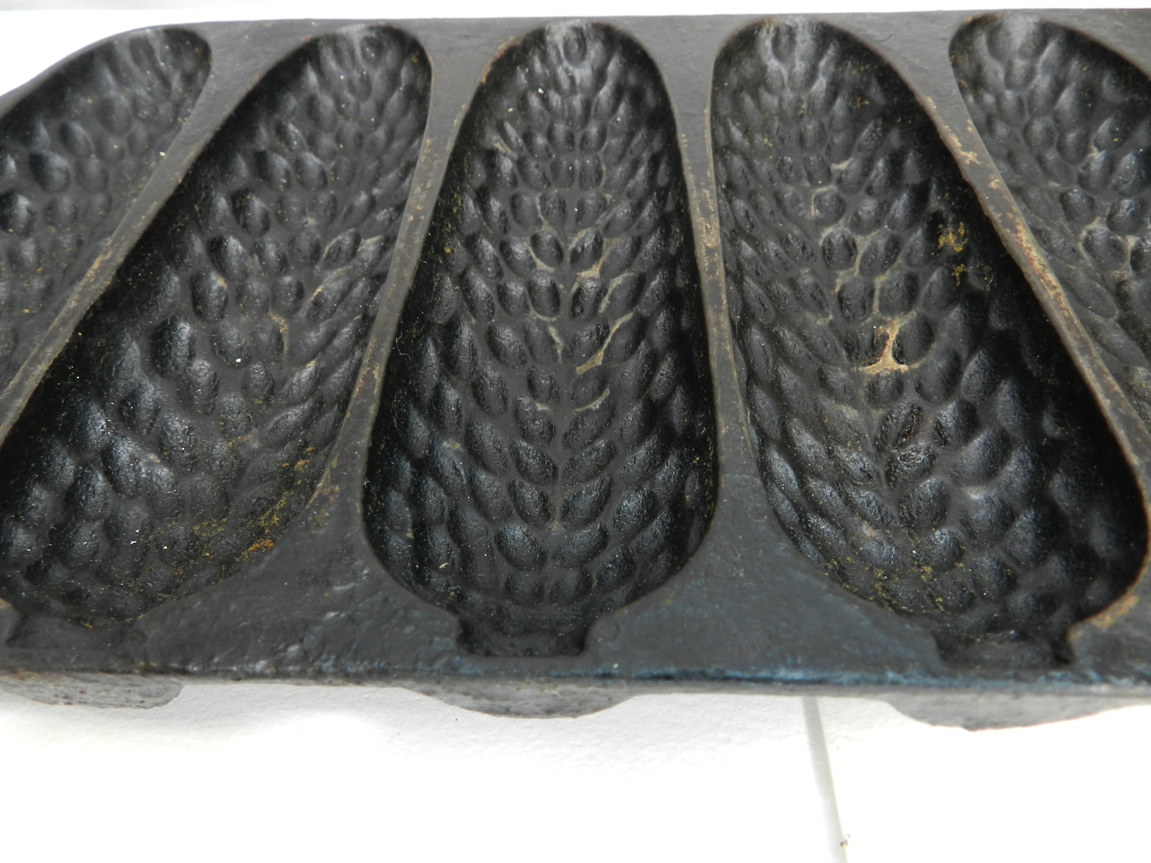 Vintage Griswold Cast Iron No. 272 Crispy Corn WHEAT Stick Pan 629  (O57J) - Thumbnail 8
