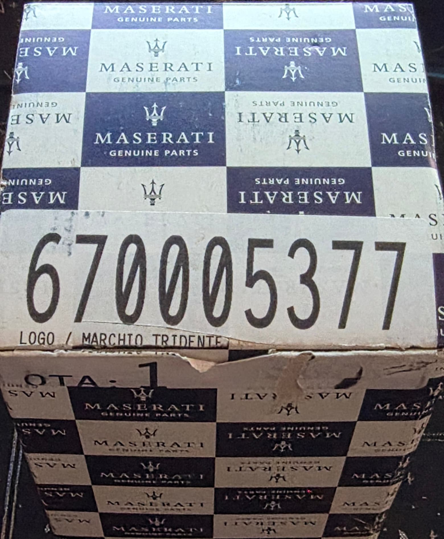 Maserati Trident Grill Badge 67005377 - Thumbnail 2