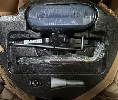 2014-2020 MASERATI QUATTROPORTE SPARE TIRE TOOL KIT SET JACK OEM. - Thumbnail 2