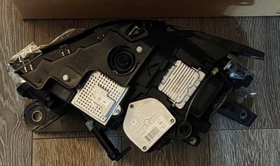 Brand New Genuine Maserati Left Headlight Assembly Quattroporte 2014-2017 - Thumbnail 3