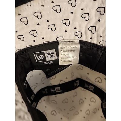 🏒 New Era Girls Pittsburgh Penguins White Hat Black Hearts Toddler Bonnet - Thumbnail 3