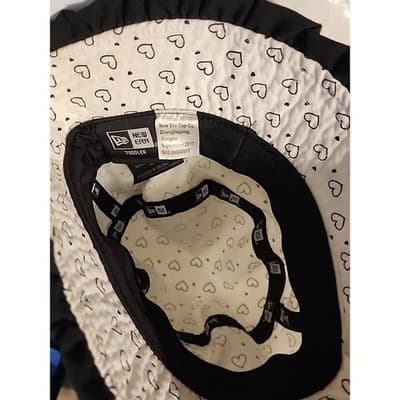 🏒 New Era Girls Pittsburgh Penguins White Hat Black Hearts Toddler Bonnet - Thumbnail 4