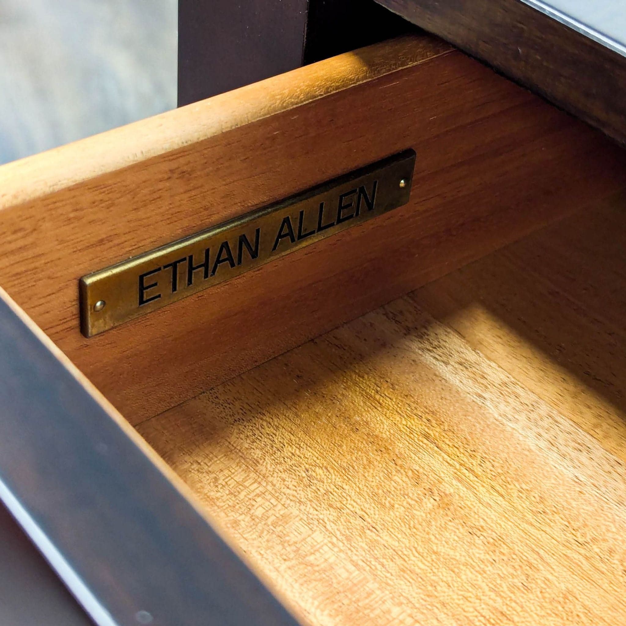 Ethan Allen Barrymore End Table - Thumbnail 9