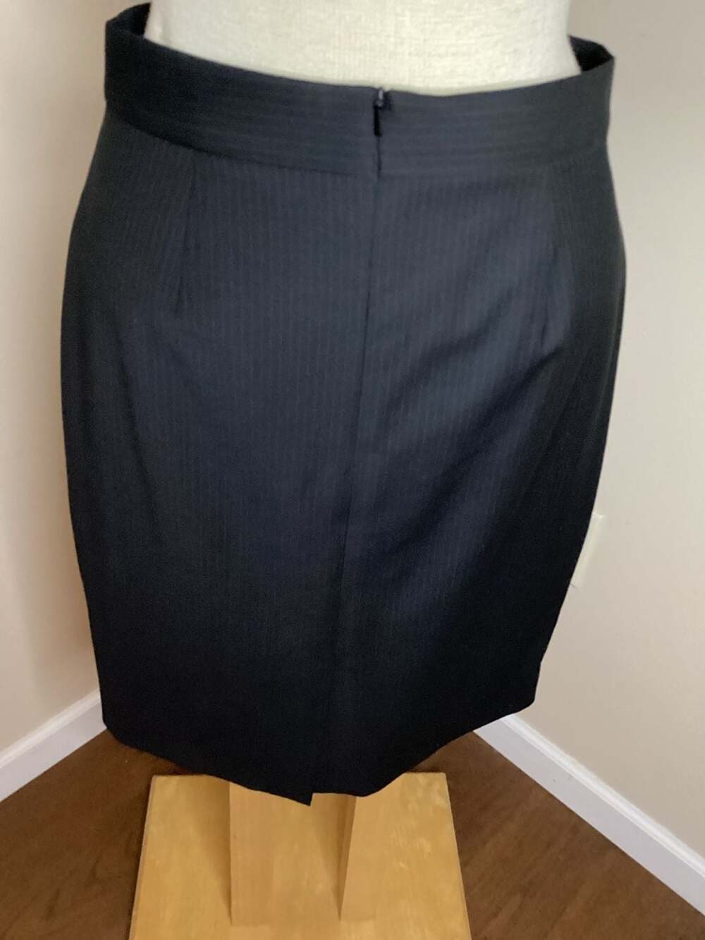 Brooks Brothers Explorer Black Pinstripe Pencil Skirt Size 2 - Thumbnail 2