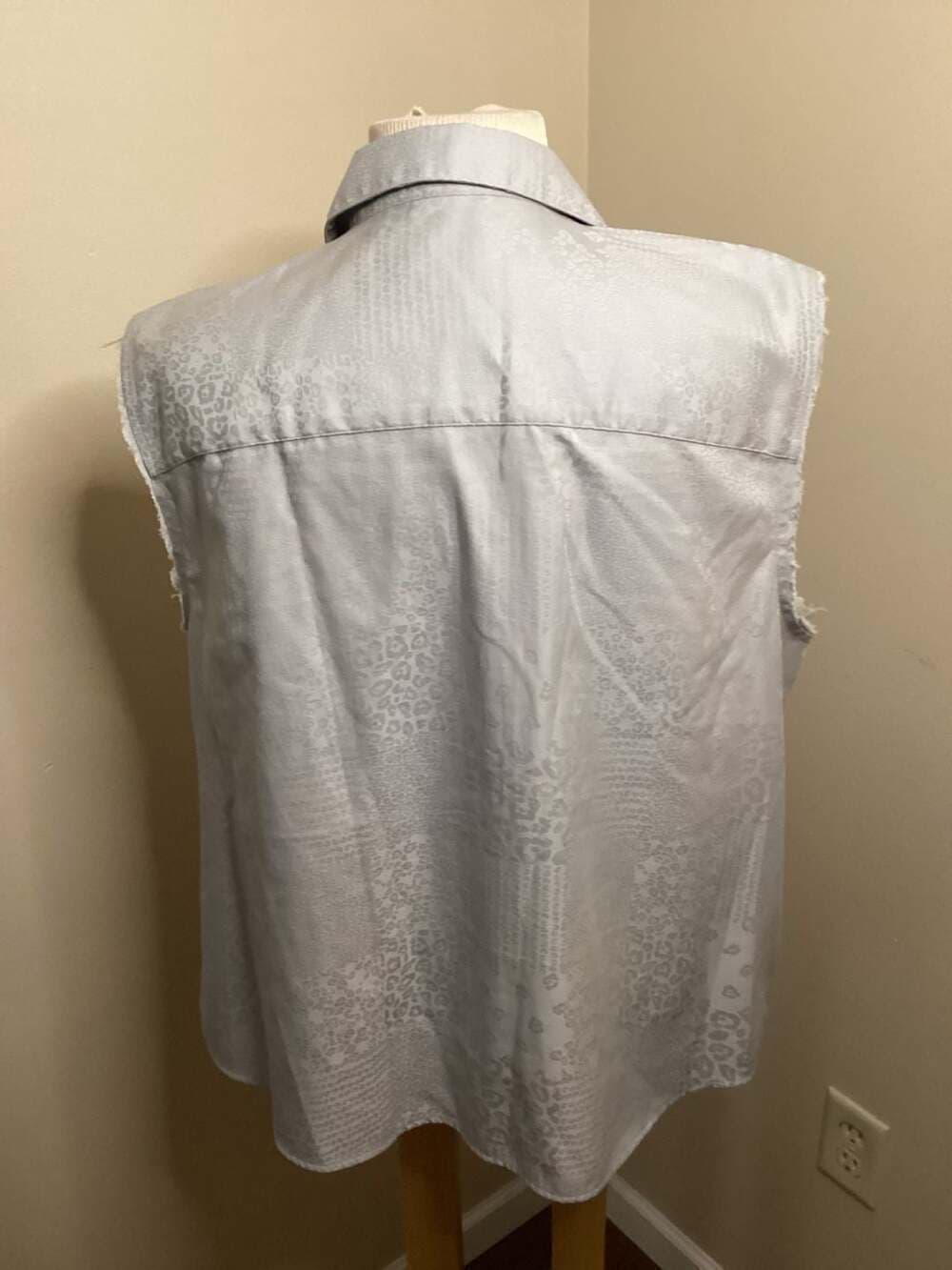 Chico's Sleeveless Button Down Blouse - Thumbnail 2