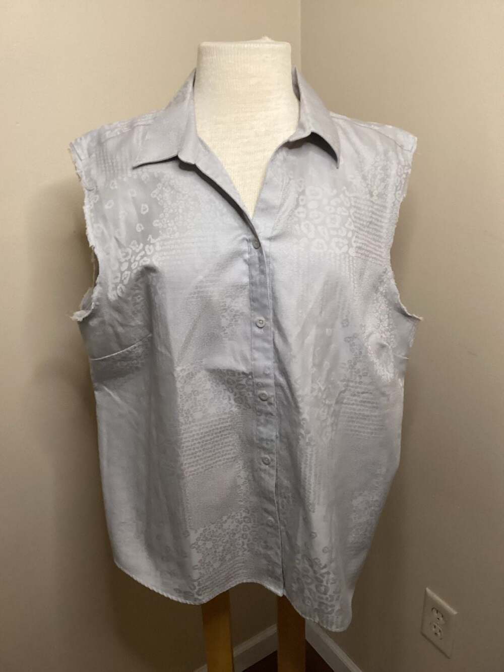 Chico's Sleeveless Button Down Blouse - Thumbnail 3