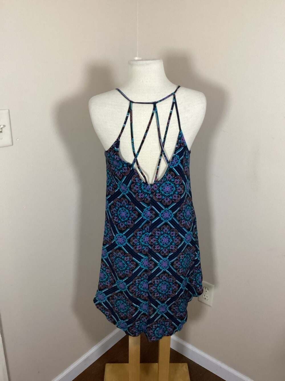 ASTR the Label Strappy Back Geometric Mandala Print Mini Dress Size S - Thumbnail 2