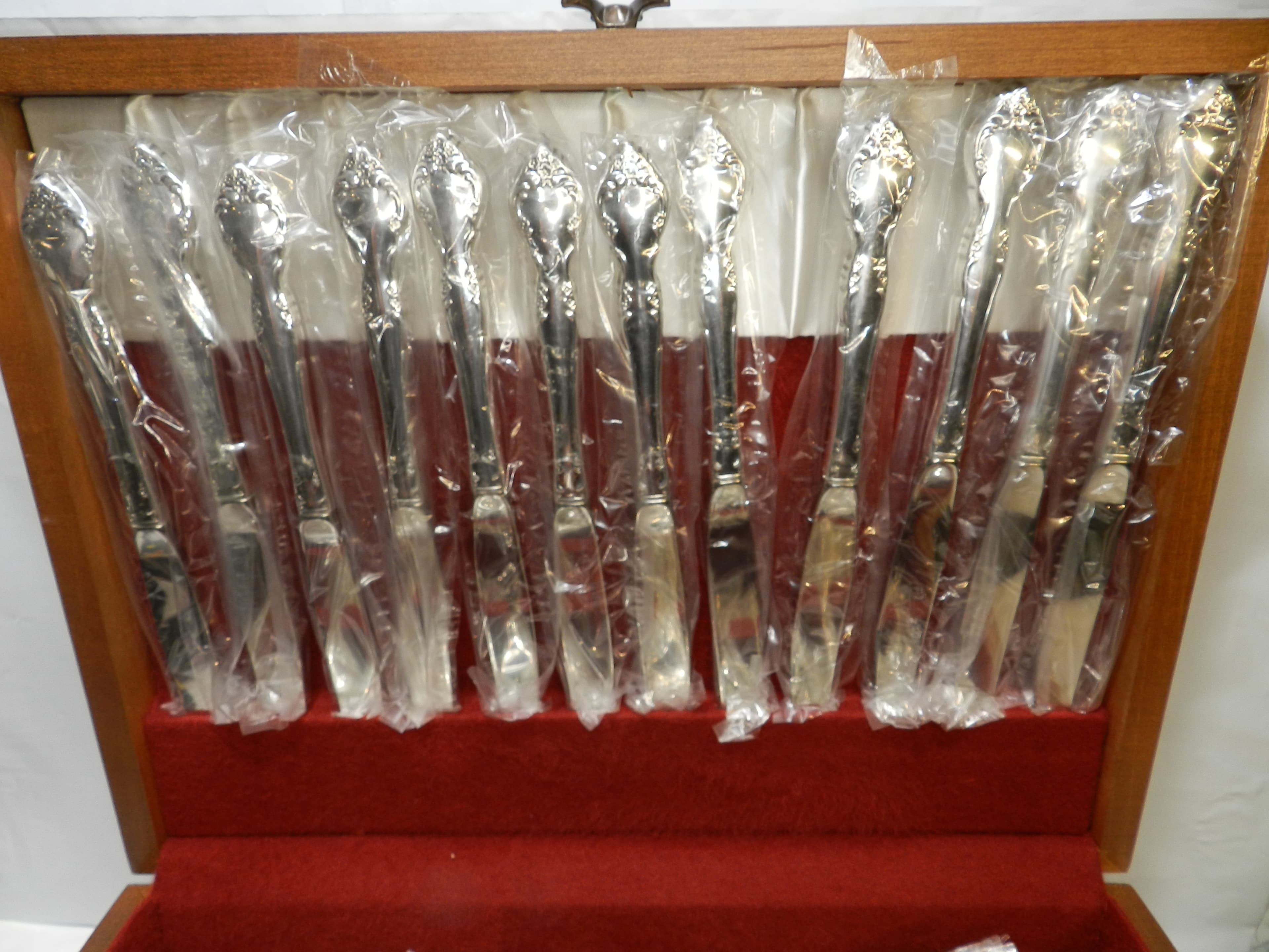 67 PC Oneida Community Affections Silver Flatware Set Serve 12 w/ Wood Case O61J - Thumbnail 2