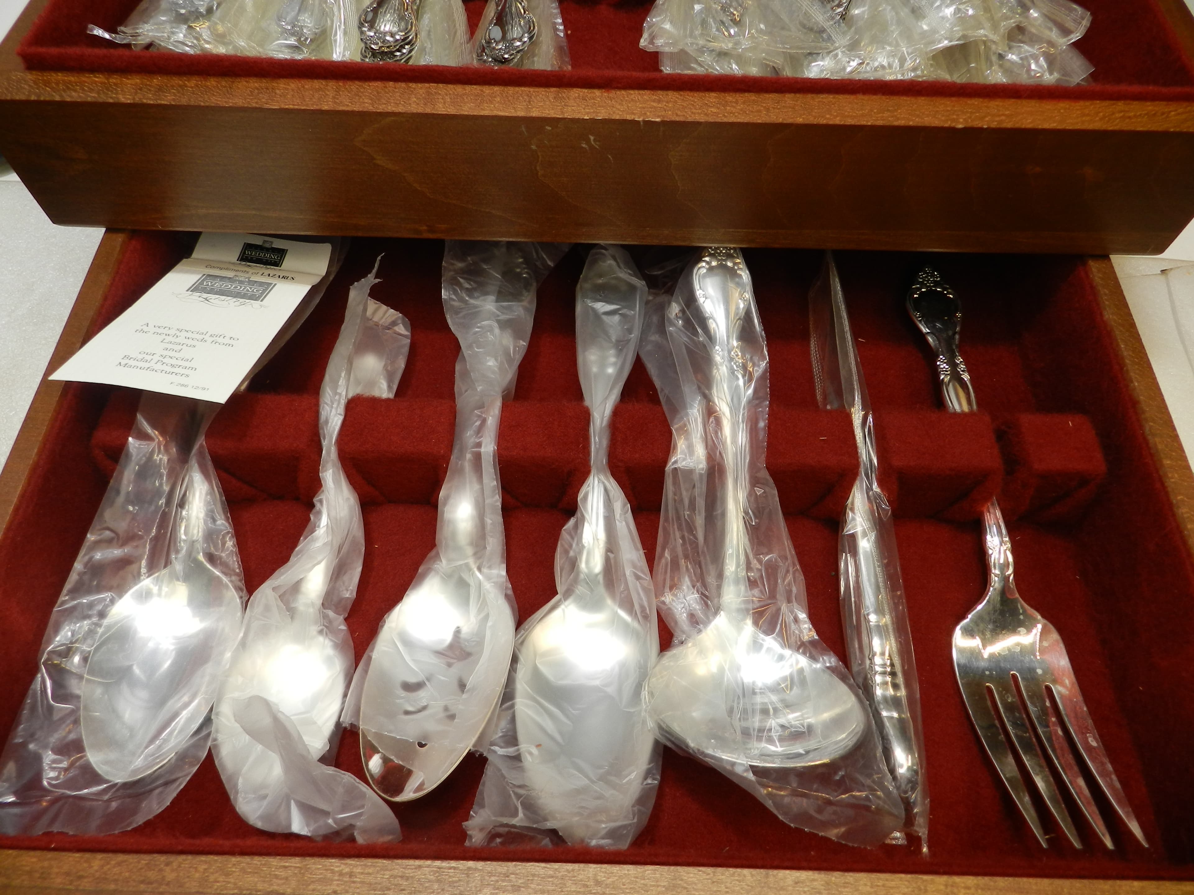 67 PC Oneida Community Affections Silver Flatware Set Serve 12 w/ Wood Case O61J - Thumbnail 4