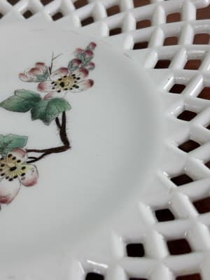 EAPG Challinor Glass Co's Opaque White Apple Blossom Plate Floral Wall Hanging - Thumbnail 4