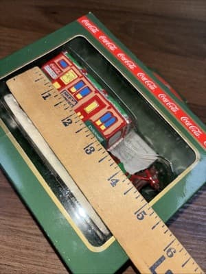 VINTAGE COCA-COLA FIGURINE "THE LUNCH BOX" TOWN SQUARE COLLECTION #64335 # - Thumbnail 9