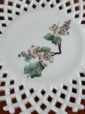 EAPG Challinor Glass Co's Opaque White Apple Blossom Plate Floral Wall Hanging - Thumbnail 2