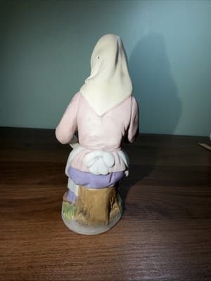Old Woman Grapes Resting on Stump Porcelain Figurine, Homco Home Interiors #1433 - Thumbnail 6