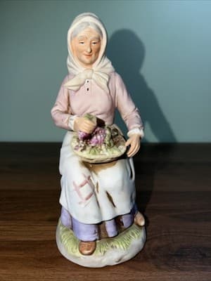 Old Woman Grapes Resting on Stump Porcelain Figurine, Homco Home Interiors #1433