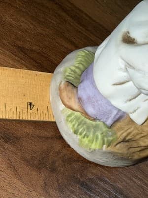 Old Woman Grapes Resting on Stump Porcelain Figurine, Homco Home Interiors #1433 - Thumbnail 13