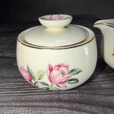 HOMER LAUGHLIN USA RHYTHM PINK MAGNOLIA Creamer & Sugar Bowl with Lid - Thumbnail 2