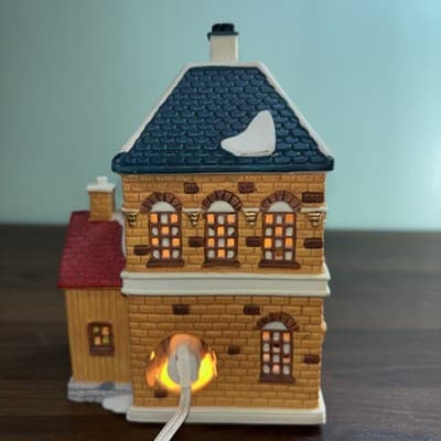 Dickensville Collectables NOMA Apothecary Shoe Shine Porcelain Lighted House - Thumbnail 7