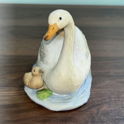 Vintage Home Interiors Homco Swan and 2 Babies Porcelain Figurine #1467 - Thumbnail 7