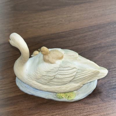 Vintage Home Interiors Homco Swan and 2 Babies Porcelain Figurine #1467 - Thumbnail 6
