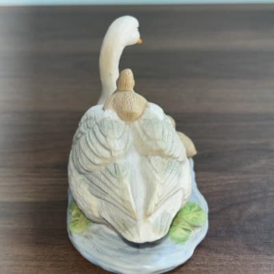 Vintage Home Interiors Homco Swan and 2 Babies Porcelain Figurine #1467 - Thumbnail 3