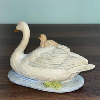 Vintage Home Interiors Homco Swan and 2 Babies Porcelain Figurine #1467 - Thumbnail 5