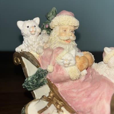Pink Ceramic Christmas Music Box Santa Claus and Cats in a Sleigh Works - Thumbnail 2