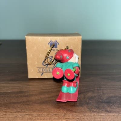 NEW/box never displayed AVON Elves' Day Off SKIING resin Ornament - Thumbnail 2