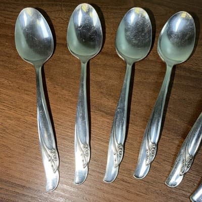 8 Teaspoons 1957 EXQUISITE Rogers & Bro International Silverplate 6” Flowers - Thumbnail 2
