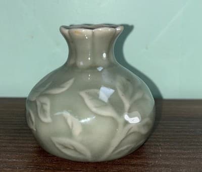 Antique VTG Chinese Celedon Green Fish Scale Flowers SMALL Vase or Brush Pot 3" - Thumbnail 5