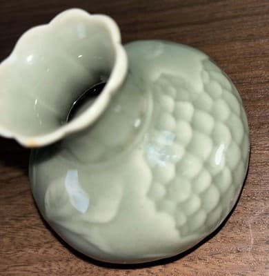 Antique VTG Chinese Celedon Green Fish Scale Flowers SMALL Vase or Brush Pot 3" - Thumbnail 9