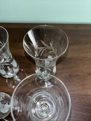 Crystal Flutted Champagne Glasses Berry And Leafs Cut Glass Cut Stem Vintage Bar - Thumbnail 7