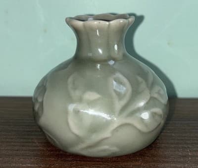 Antique VTG Chinese Celedon Green Fish Scale Flowers SMALL Vase or Brush Pot 3" - Thumbnail 4