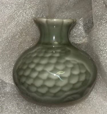 Antique VTG Chinese Celedon Green Fish Scale Flowers SMALL Vase or Brush Pot 3" - Thumbnail 2