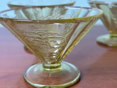 Vtg 4 Yellow Pressed Glass Champagne Fruit Cups Recollection by Indiana Madrid - Thumbnail 2