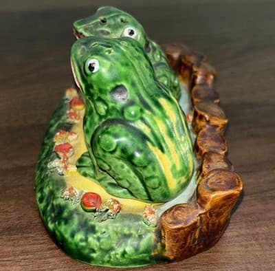 VTG Frogs Pond Salt & Pepper Shaker Set Handpainted Spaghetti ware realistic - Thumbnail 17