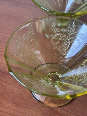 Vtg 4 Yellow Pressed Glass Champagne Fruit Cups Recollection by Indiana Madrid - Thumbnail 5