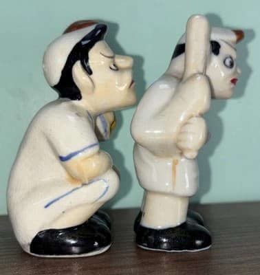 Vintage Ceramic Baseball Catcher & Batter Salt & Pepper Shakers Japan Funny Men - Thumbnail 6