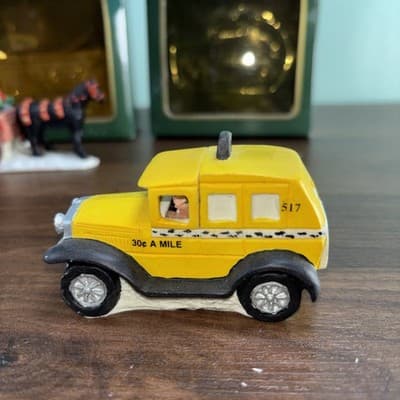 COCA COLA COKE TOWN SQUARE HORSE DRAWN WAGON Bottle Taxi CHRISTMAS VINTAGE 1992 - Thumbnail 2