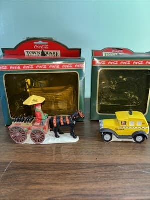 COCA COLA COKE TOWN SQUARE HORSE DRAWN WAGON Bottle Taxi CHRISTMAS VINTAGE 1992